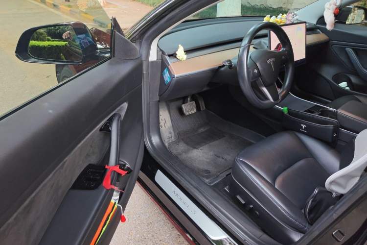 Used Tesla Model 3 2019 Long-Range All-Wheel-Drive Version Driver Seat