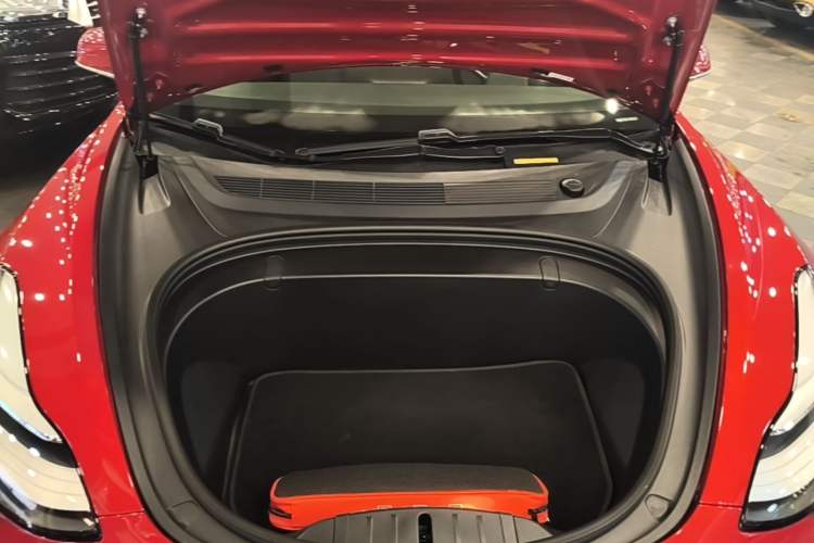 Used Tesla Model 3 2019 Long-Range Rear-Wheel-Drive Version Engine Bay