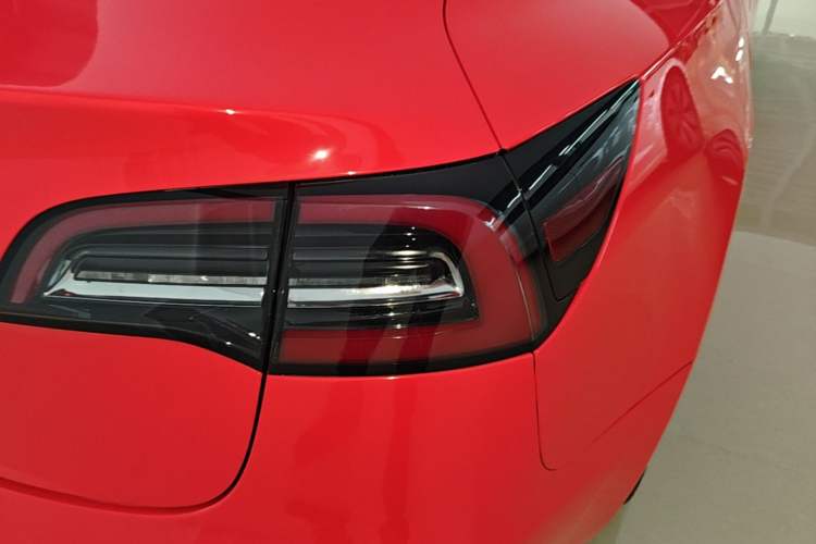 Used Tesla Model 3 2019 Long-Range Rear-Wheel-Drive Version Exterior 3