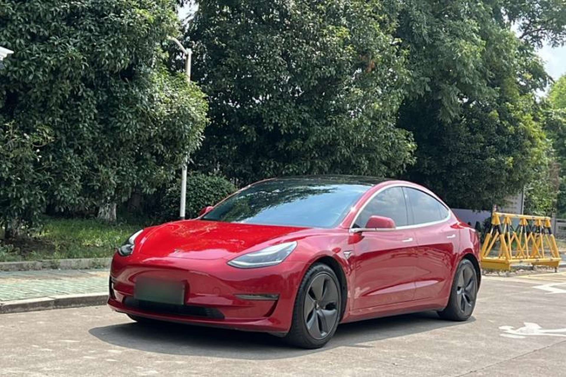 Used Tesla Model 3 2019 Long-Range All-Wheel-Drive Version Front Left 45 Deg