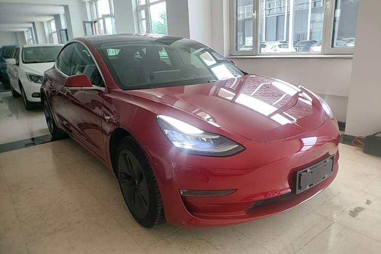 Used Tesla Model 3 2019 Long-Range Rear-Wheel-Drive Version Front Right 45 Deg