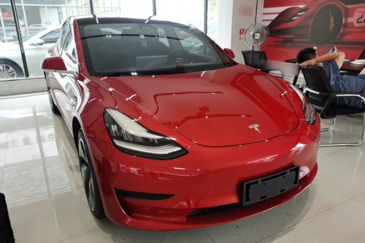 Used Tesla Model 3 2019 Standard Range Rear-Drive Upgraded Version Front Right 45 Deg