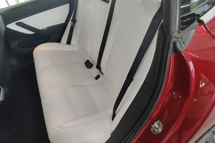 Used Tesla Model 3 2019 Long-Range Rear-Wheel-Drive Version Interior 1