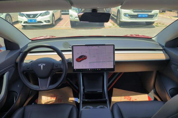 Used Tesla Model 3 2019 Long-Range All-Wheel-Drive Version Interior 1