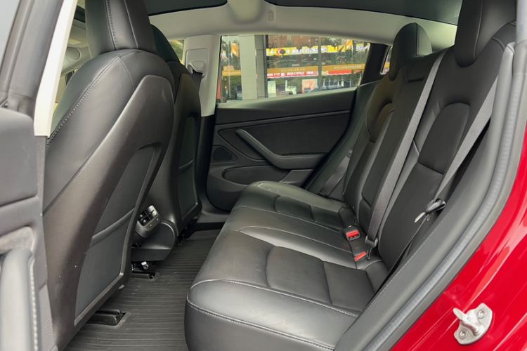 Used Tesla Model 3 2019 Long-Range All-Wheel-Drive Version Interior 1