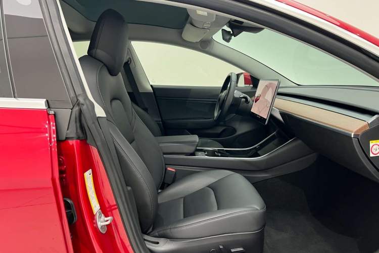 Used Tesla Model 3 2019 Long-Range Rear-Wheel-Drive Version Interior 10