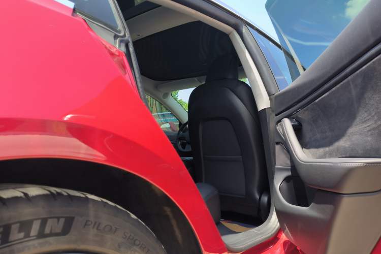 Used Tesla Model 3 2019 Long-Range All-Wheel-Drive Version Interior 12