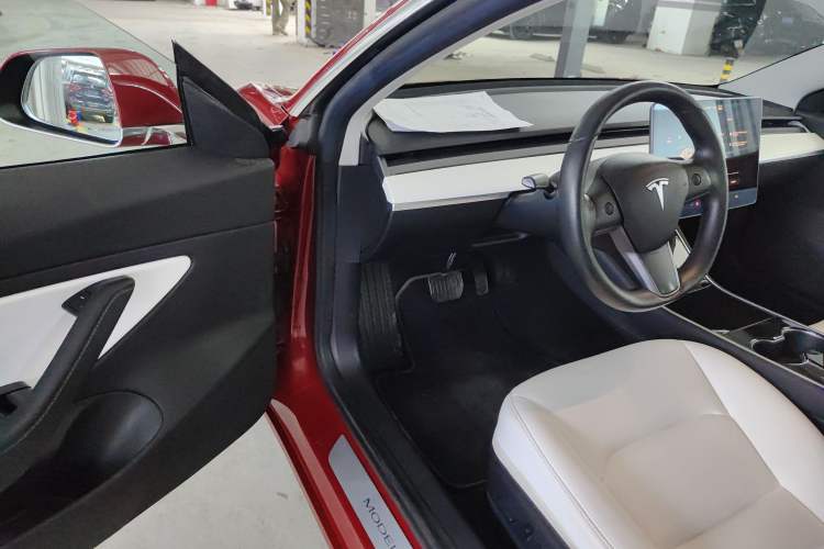 Used Tesla Model 3 2019 Long-Range Rear-Wheel-Drive Version Interior 2