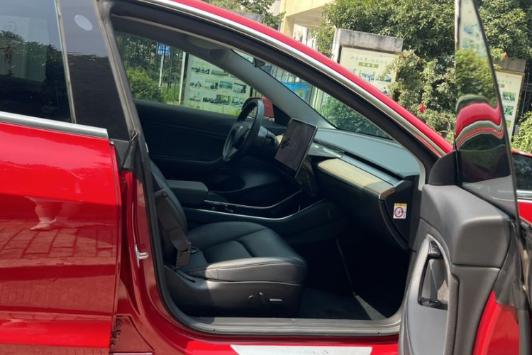 Used Tesla Model 3 2019 Long-Range All-Wheel-Drive Version Interior 2