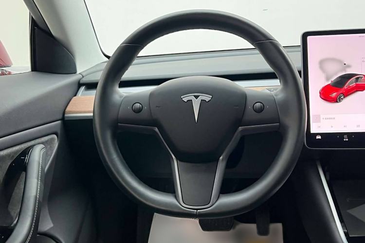 Used Tesla Model 3 2019 Long-Range Rear-Wheel-Drive Version Interior 2
