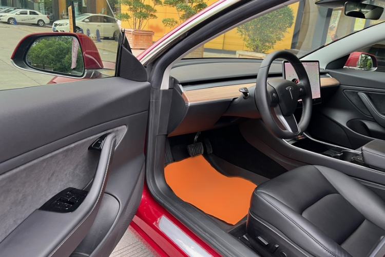 Used Tesla Model 3 2019 Long-Range All-Wheel-Drive Version Interior 2