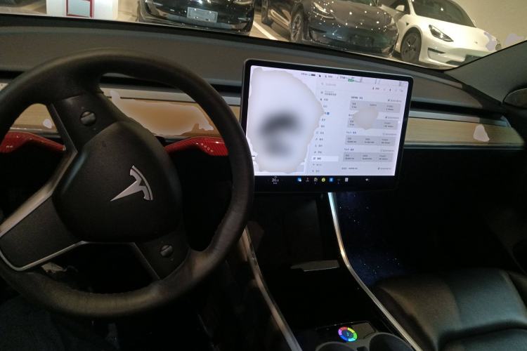 Used Tesla Model 3 2019 Long-Range Rear-Wheel-Drive Version Interior 2