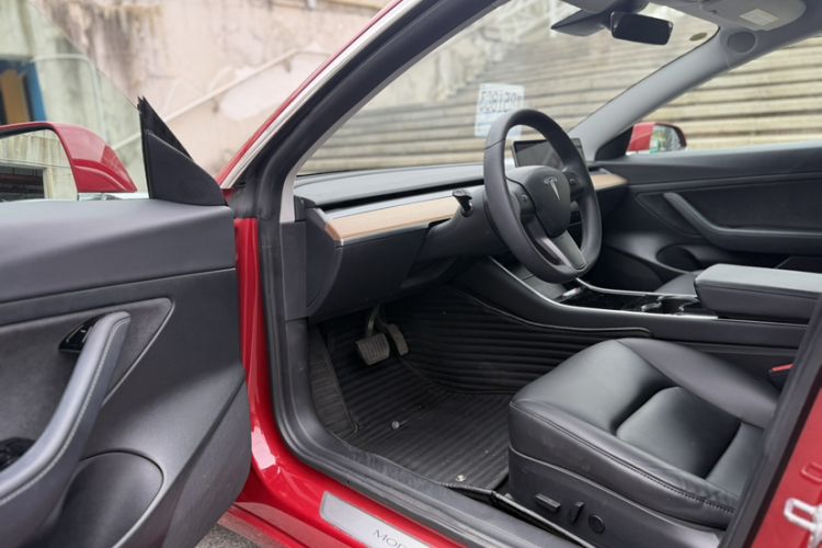 Used Tesla Model 3 2019 Standard Range Rear-Drive Upgraded Version Interior 3
