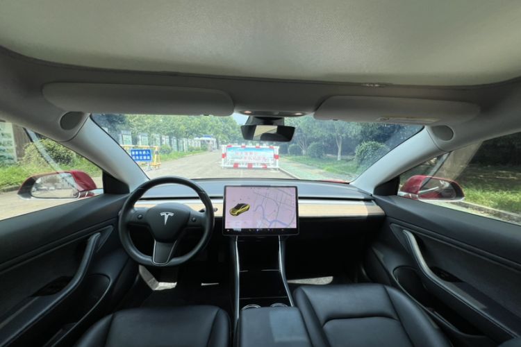 Used Tesla Model 3 2019 Long-Range All-Wheel-Drive Version Interior 3