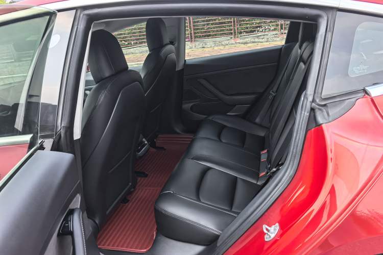 Used Tesla Model 3 2019 Standard Range Rear-Drive Upgraded Version Interior 3