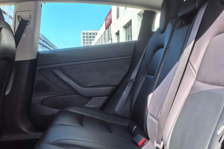 Used Tesla Model 3 2019 Long-Range Rear-Wheel-Drive Version Interior 3