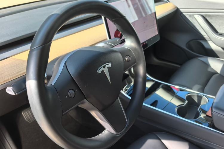 Used Tesla Model 3 2019 Long-Range Rear-Wheel-Drive Version Interior 4