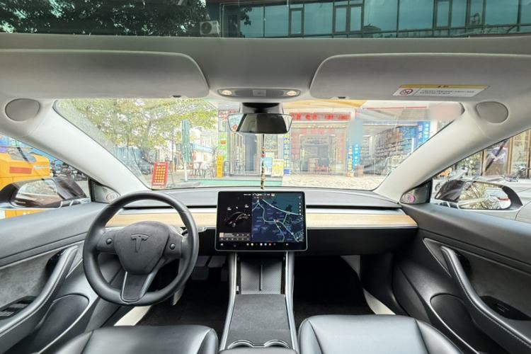 Used Tesla Model 3 2019 Standard Range Rear-Drive Upgraded Version Interior 4