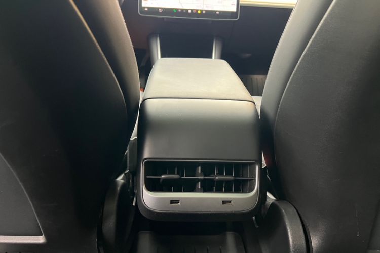 Used Tesla Model 3 2019 Long-Range All-Wheel-Drive Version Interior 4