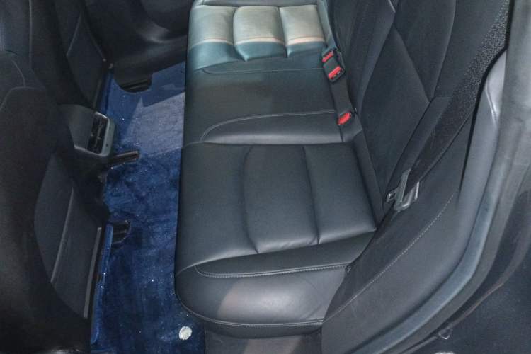 Used Tesla Model 3 2019 Long-Range Rear-Wheel-Drive Version Interior 4