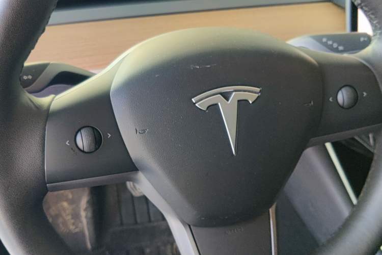 Used Tesla Model 3 2019 Long-Range All-Wheel-Drive Version Interior 5