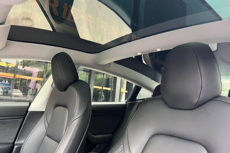 Used Tesla Model 3 2019 Long-Range All-Wheel-Drive Version Interior 5