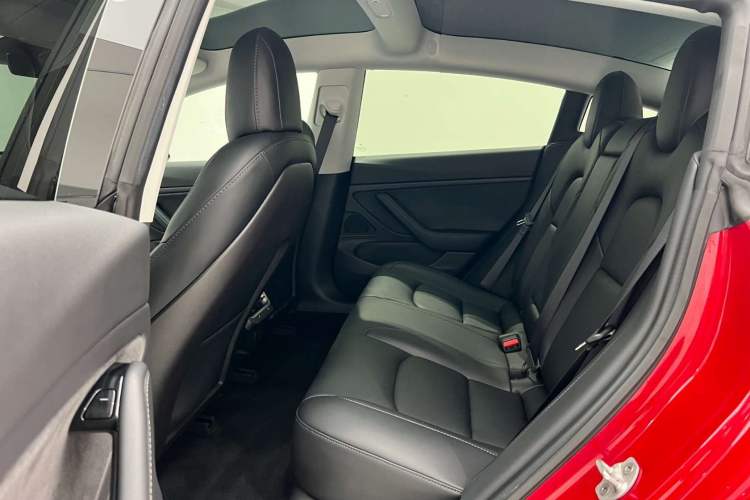 Used Tesla Model 3 2019 Long-Range Rear-Wheel-Drive Version Interior 7