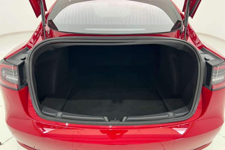 Used Tesla Model 3 2019 Long-Range Rear-Wheel-Drive Version Interior 8