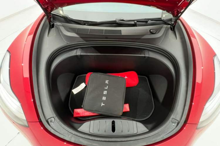 Used Tesla Model 3 2019 Long-Range Rear-Wheel-Drive Version Interior 9