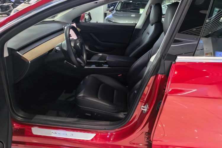 Used Tesla Model 3 2019 Long-Range Rear-Wheel-Drive Version Left Front Seat