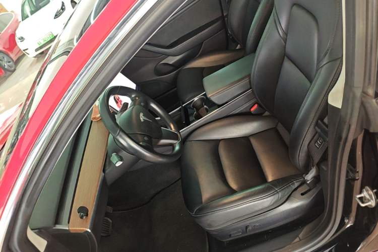 Used Tesla Model 3 2019 Long-Range Rear-Wheel-Drive Version Left Front Seat
