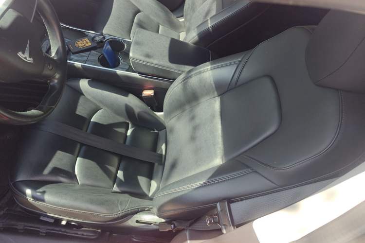 Used Tesla Model 3 2019 Long-Range All-Wheel-Drive Version Left Front Seat