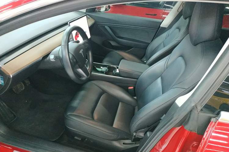 Used Tesla Model 3 2019 Long-Range Rear-Wheel-Drive Version Left Front Seat