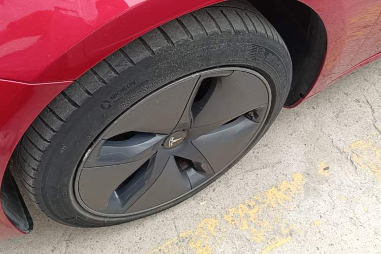 Used Tesla Model 3 2019 Long-Range All-Wheel-Drive Version Left Front Wheel Hub