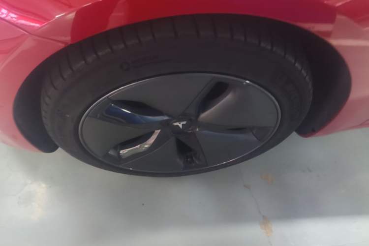 Used Tesla Model 3 2019 Long-Range All-Wheel-Drive Version Left Front Wheel Hub