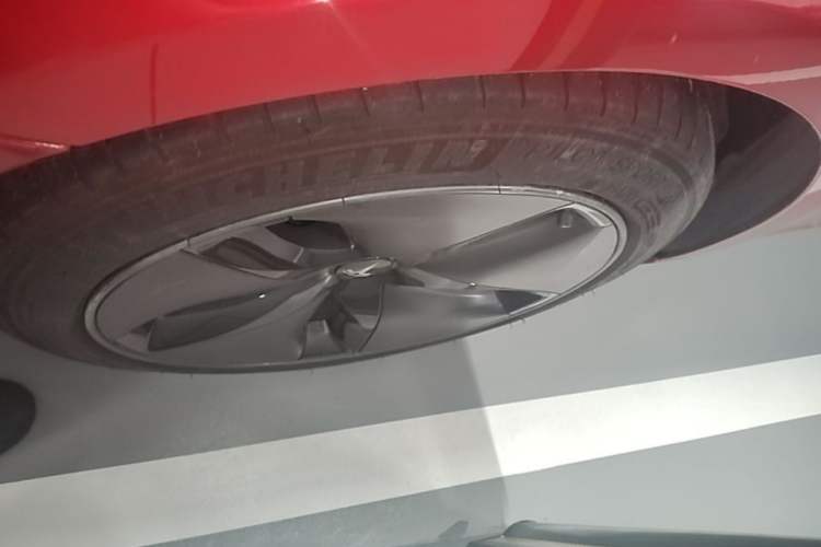 Used Tesla Model 3 2019 Long-Range All-Wheel-Drive Version Left Front Wheel Hub