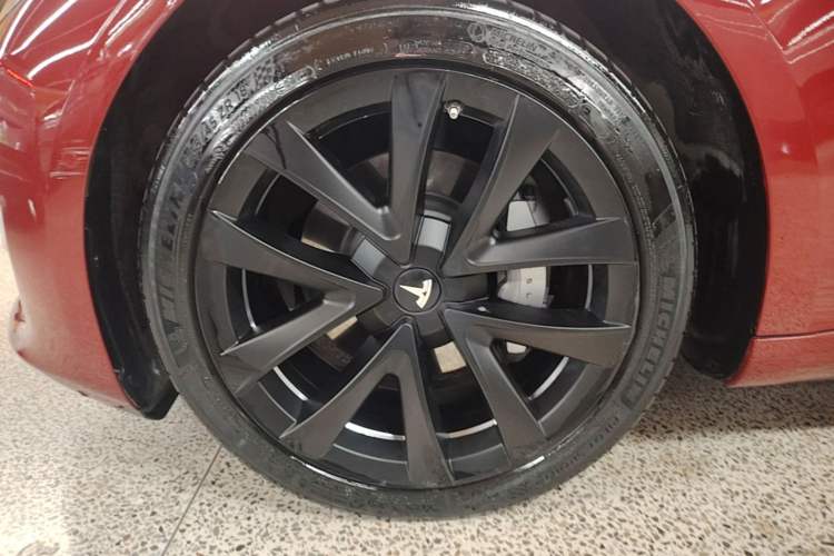 Used Tesla Model 3 2019 Long-Range All-Wheel-Drive Version Left Front Wheel Hub