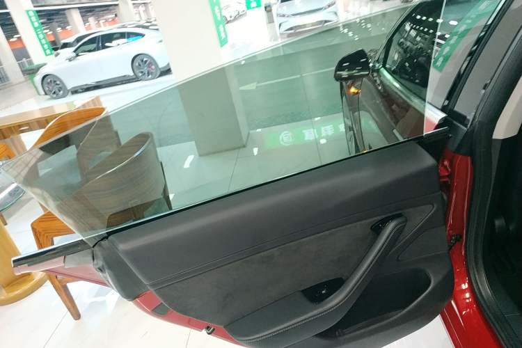 Used Tesla Model 3 2019 Long-Range Rear-Wheel-Drive Version Left Rear Door Interior