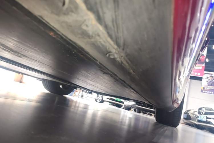Used Tesla Model 3 2019 Long-Range All-Wheel-Drive Version Left Side Sill