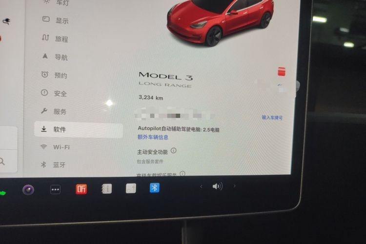 Used Tesla Model 3 2019 Long-Range Rear-Wheel-Drive Version Odometer Close Up