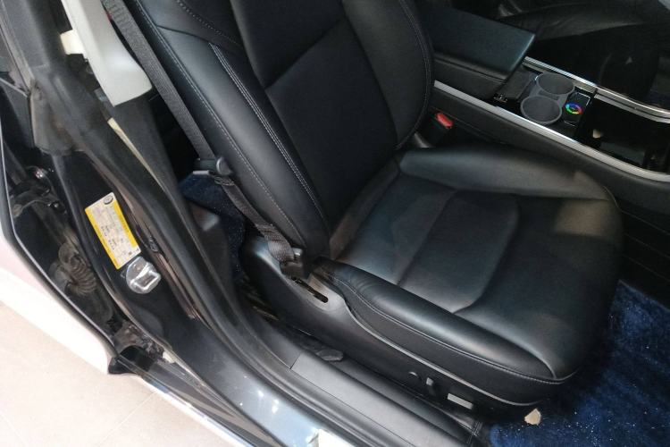 Used Tesla Model 3 2019 Long-Range Rear-Wheel-Drive Version Right Front Seat