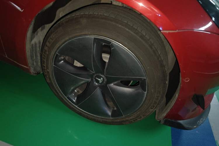 Used Tesla Model 3 2019 Long-Range All-Wheel-Drive Version Right Front Wheel Hub