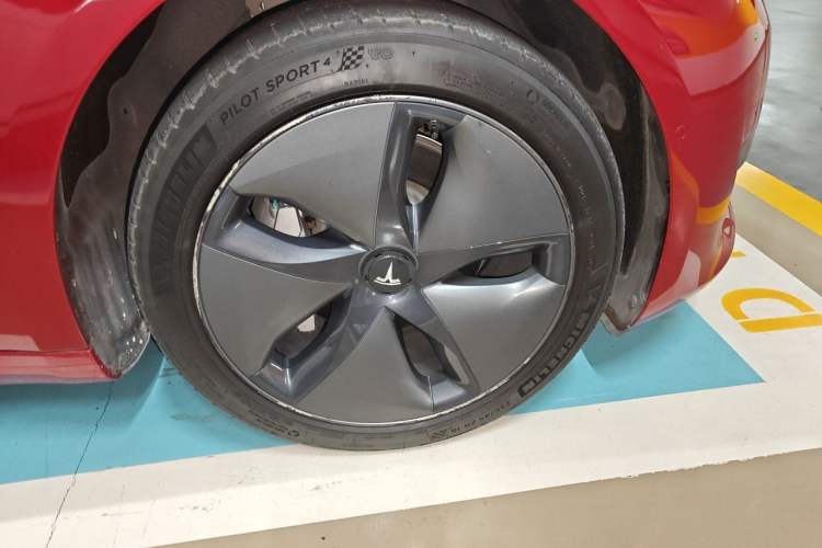 Used Tesla Model 3 2019 Standard Range Rear-Drive Upgraded Version Right Front Wheel Hub