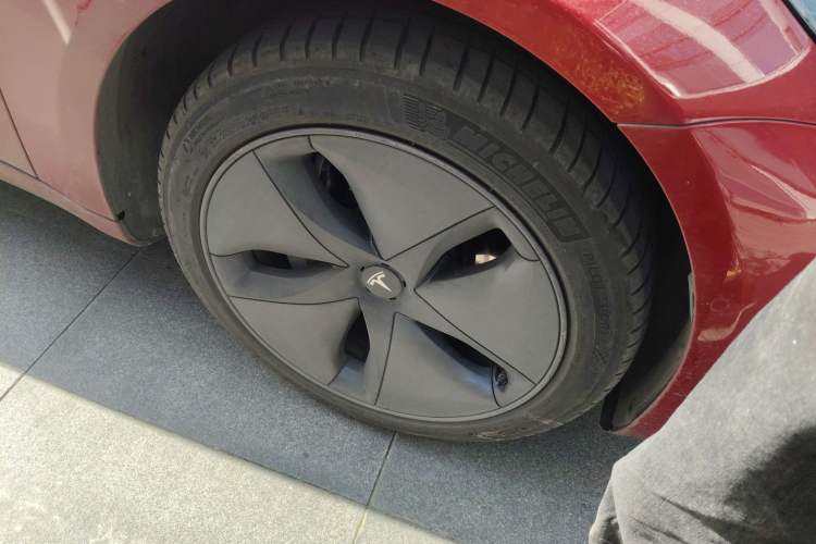 Used Tesla Model 3 2019 Long-Range Rear-Wheel-Drive Version Right Front Wheel Hub
