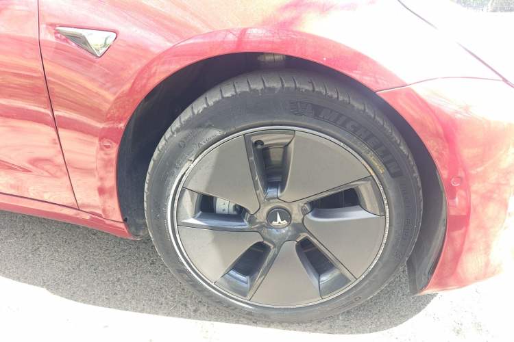 Used Tesla Model 3 2019 Long-Range All-Wheel-Drive Version Right Front Wheel Hub