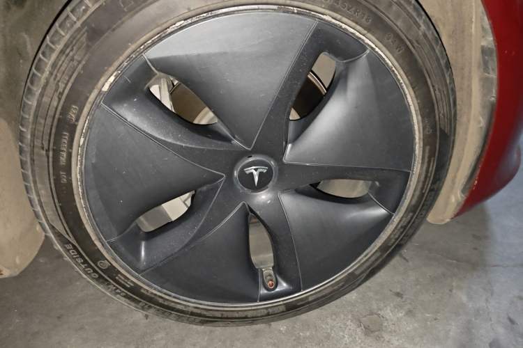 Used Tesla Model 3 2019 Standard Range Rear-Drive Upgraded Version Right Front Wheel Hub