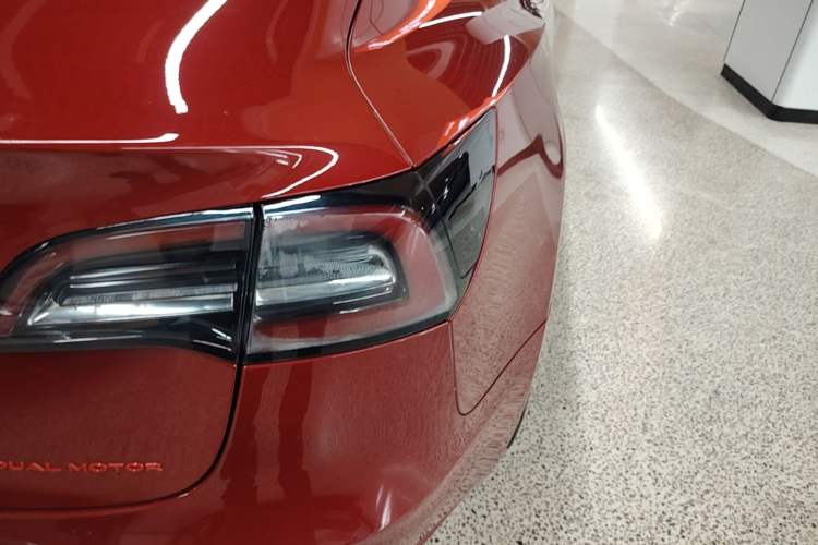 Used Tesla Model 3 2019 Long-Range All-Wheel-Drive Version Right Rear Taillight