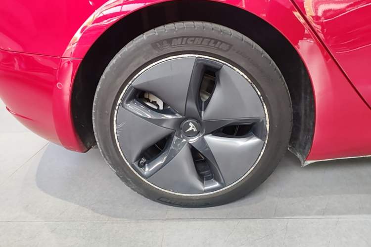 Used Tesla Model 3 2019 Long-Range All-Wheel-Drive Version Right Rear Wheel Hub