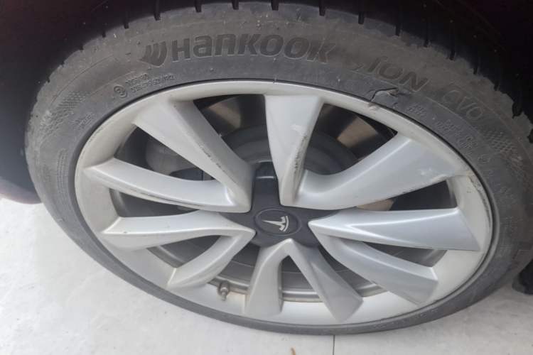 Used Tesla Model 3 2019 Standard Range Rear-Drive Upgraded Version Right Rear Wheel Hub