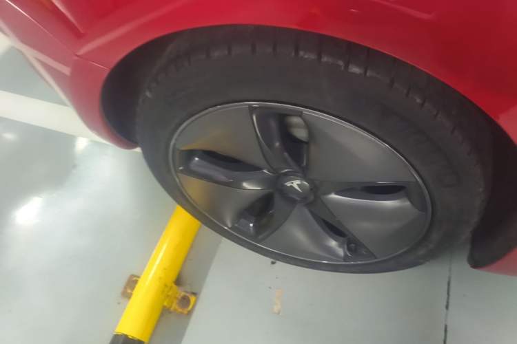 Used Tesla Model 3 2019 Long-Range All-Wheel-Drive Version Right Rear Wheel Hub